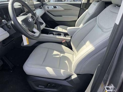 New 2026 Ford Explorer Active w/ Active Comfort Package RWD image 9