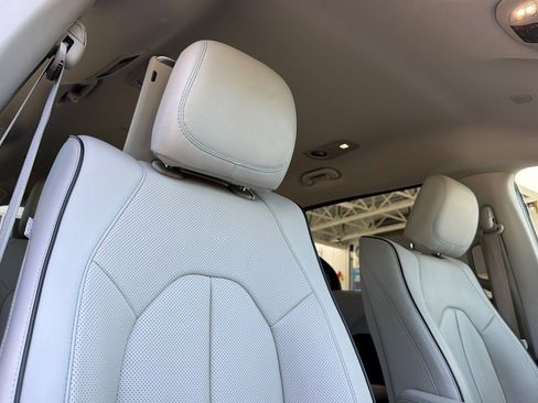 Used 2017 Chrysler Pacifica Platinum FWD image 21