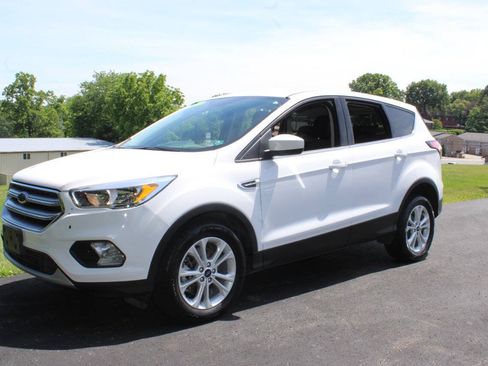 Used 2017 Ford Escape SE AWD/4WD image 3