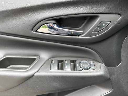 Used 2022 Chevrolet Equinox LT w/ LPO, Floor Liner Package FWD image 10