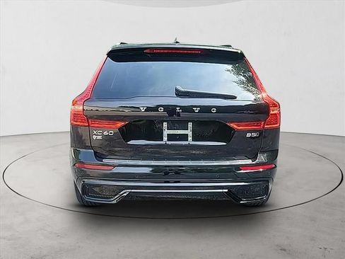 Certified 2024 Volvo XC60 B5 Core w/ Protection Package Premier AWD/4WD image 4