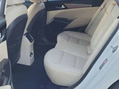 Used 2017 Kia Cadenza Premium w/ Luxury Package image 10