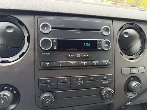 Used 2016 Ford F250 XL w/ Power Equipment Group AWD/4WD image 32