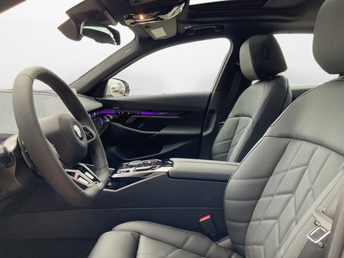 New 2026 BMW 540i xDrive w/ M Sport Package image 9