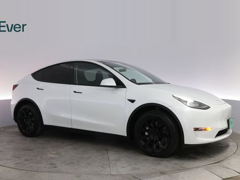 Used 2023 Tesla Model Y Long Range AWD/4WD image 14