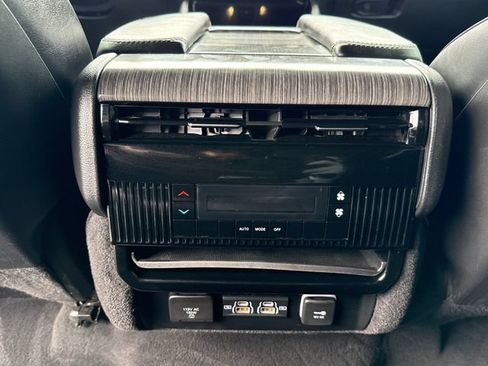 Used 2023 Jeep Wagoneer L Series II AWD/4WD image 24