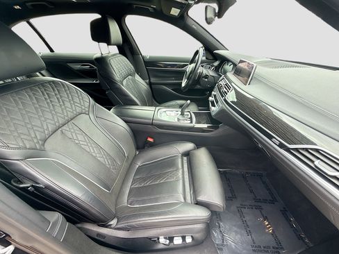 Used 2019 BMW 750i RWD image 30