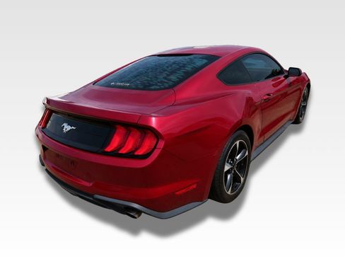 Used 2018 Ford Mustang Coupe RWD image 4