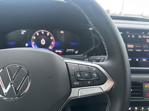 Used 2024 Volkswagen Taos SE image 22
