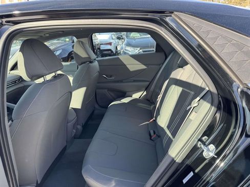 Certified 2025 Hyundai Elantra SEL image 11