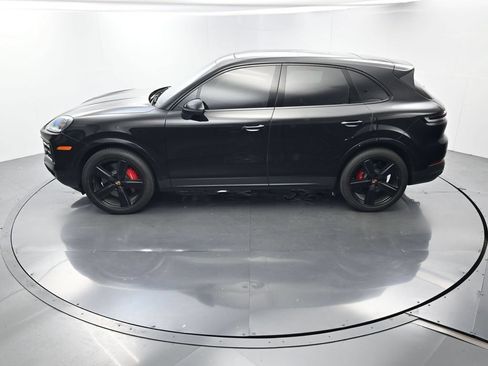 Certified 2025 Porsche Cayenne S AWD/4WD image 31