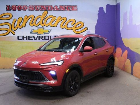 Used 2024 Buick Encore GX Sport Touring image 2