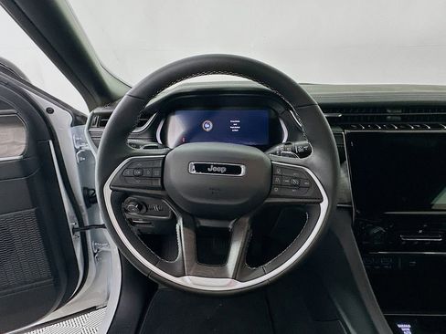 New 2025 Jeep Grand Cherokee Limited image 15