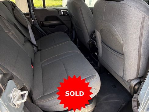 Used 2025 Jeep Wrangler Unlimited Sahara AWD/4WD image 35