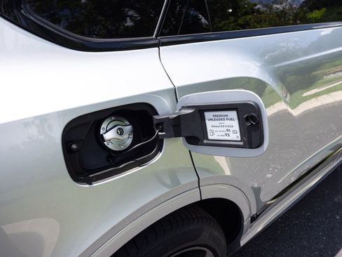 Certified 2024 Bentley Bentayga Extended Wheelbase image 44