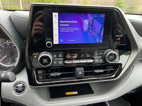 Used 2023 Toyota Highlander XLE image 16