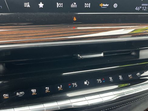 Used 2023 Cadillac Escalade Premium Luxury image 50