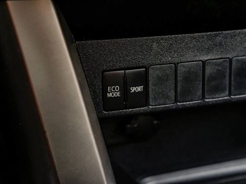 Used 2016 Toyota RAV4 XLE FWD image 34