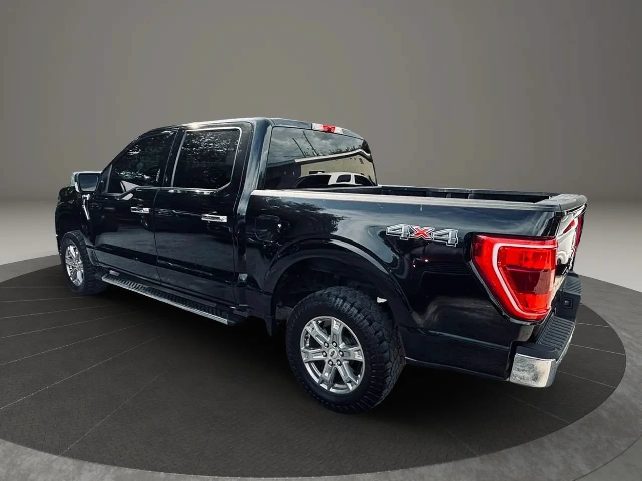 Used 2021 Ford F150 XLT w/ Equipment Group 302A High AWD/4WD image 3