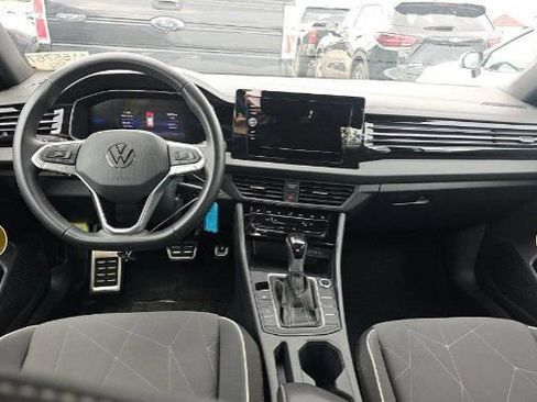 Used 2025 Volkswagen Jetta Sport FWD image 2