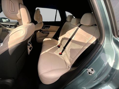 Used 2025 Mercedes-Benz GLC 300 image 21