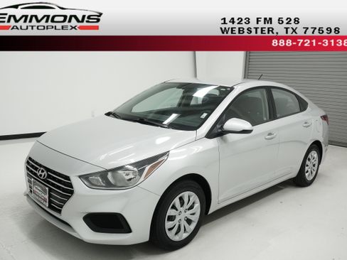 Used 2021 Hyundai Accent SE FWD image 1