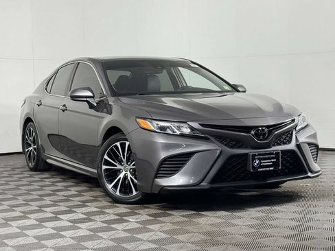 Used 2020 Toyota Camry SE AWD/4WD image 1