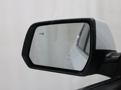 Used 2022 Chevrolet Traverse LT FWD image 11