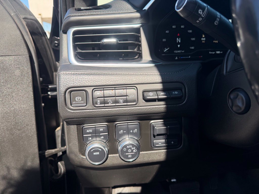 Used 2022 GMC Yukon Denali w/ Denali Premium Package AWD/4WD image 28