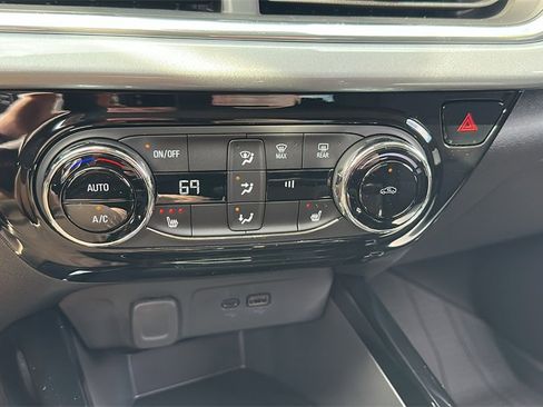 New 2025 Chevrolet Trax LT w/ LT Convenience Package image 21