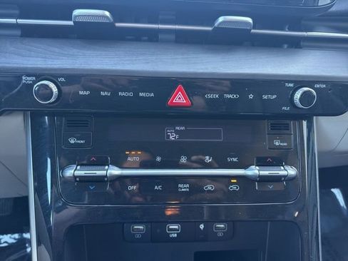 Used 2024 Kia Carnival EX FWD image 29