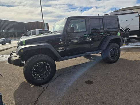 Used 2013 Jeep Wrangler Unlimited Sahara w/ Connectivity Group AWD/4WD image 5