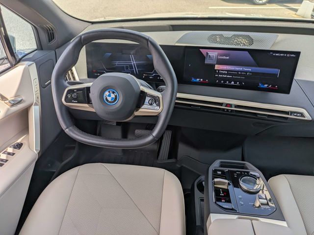 Used 2025 BMW iX xDrive50 w/ Premium Package AWD/4WD image 17