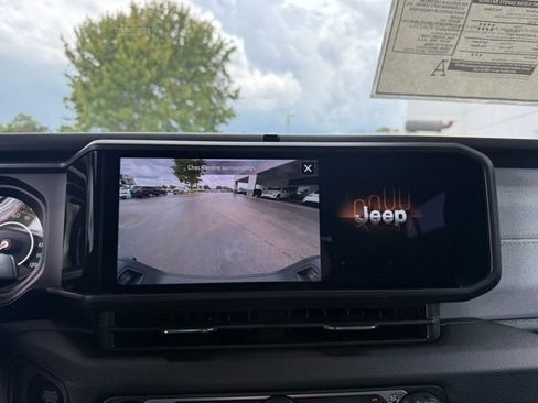 New 2025 Jeep Gladiator Sport image 17