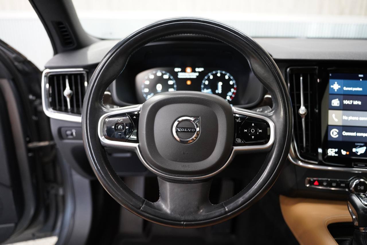 Used 2018 Volvo S90 T5 Momentum w/ Convenience Package FWD image 12