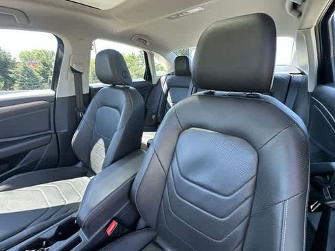 Used 2021 Volkswagen Jetta SEL Premium FWD image 17