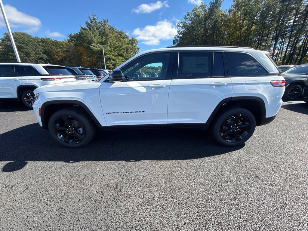 New 2027 Jeep Grand Cherokee Limited AWD/4WD image 2