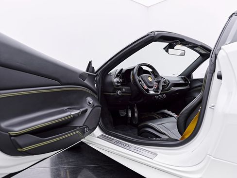 Used 2019 Ferrari 488 Spider RWD image 48