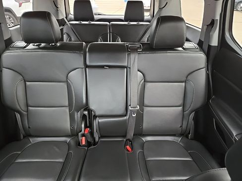 Used 2023 GMC Acadia SLT image 36