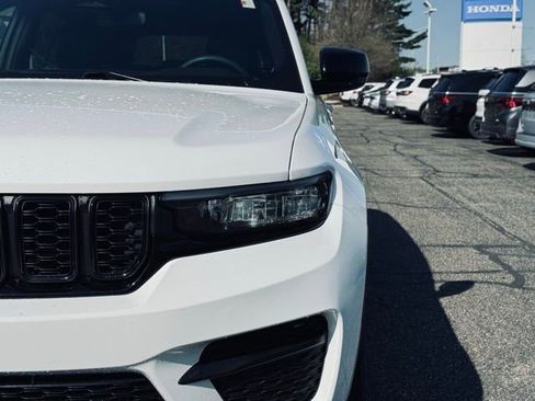 Certified 2023 Jeep Grand Cherokee Altitude AWD/4WD image 4