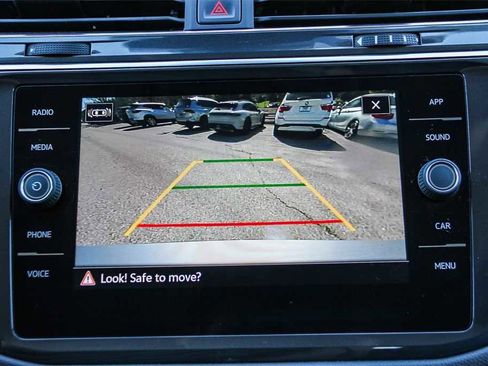 Used 2023 Volkswagen Tiguan SE image 21