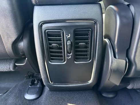 Used 2019 Jeep Grand Cherokee Laredo AWD/4WD image 19