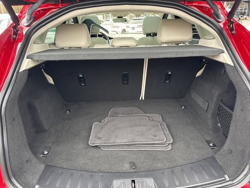 Used 2019 Jaguar E-PACE SE image 6