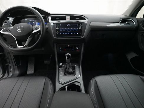 Used 2024 Volkswagen Tiguan SE image 5