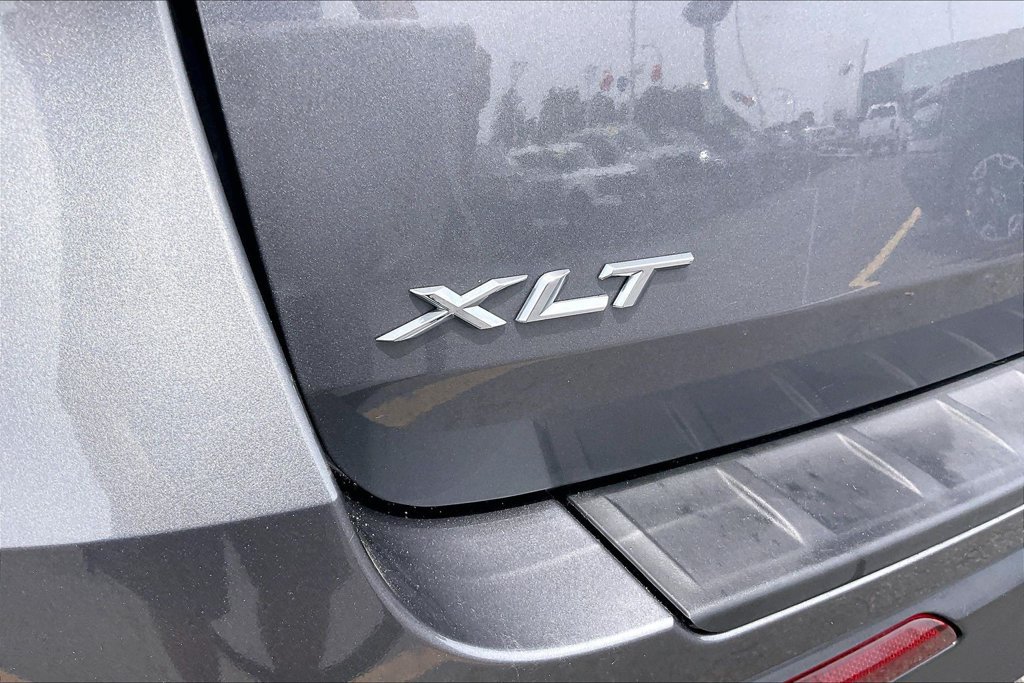 Used 2021 Ford Explorer XLT RWD image 32