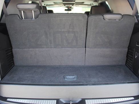 Used 2017 Cadillac Escalade Luxury image 13