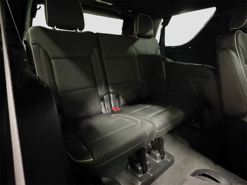 Used 2022 GMC Yukon SLT w/ SLT Premium Package image 34