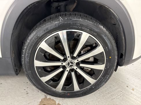 Used 2023 Mercedes-Benz GLB 250 4MATIC image 12