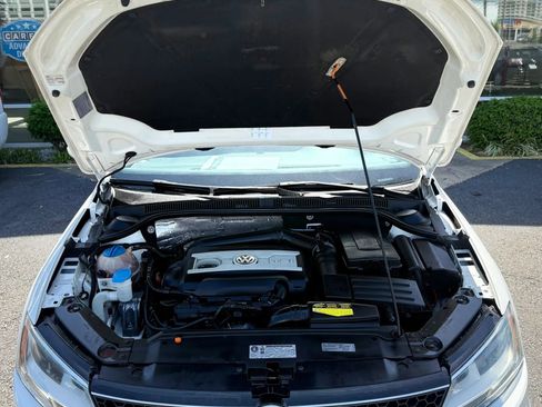 Used 2012 Volkswagen Jetta GLI Autobahn FWD image 38