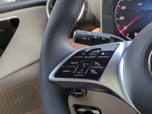 Used 2025 Mercedes-Benz GLC 300 4MATIC image 25